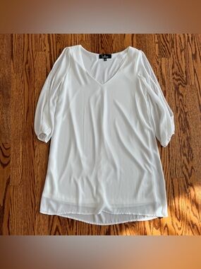 Lulu's White V-Neck Split-Sleeve Shift Dress